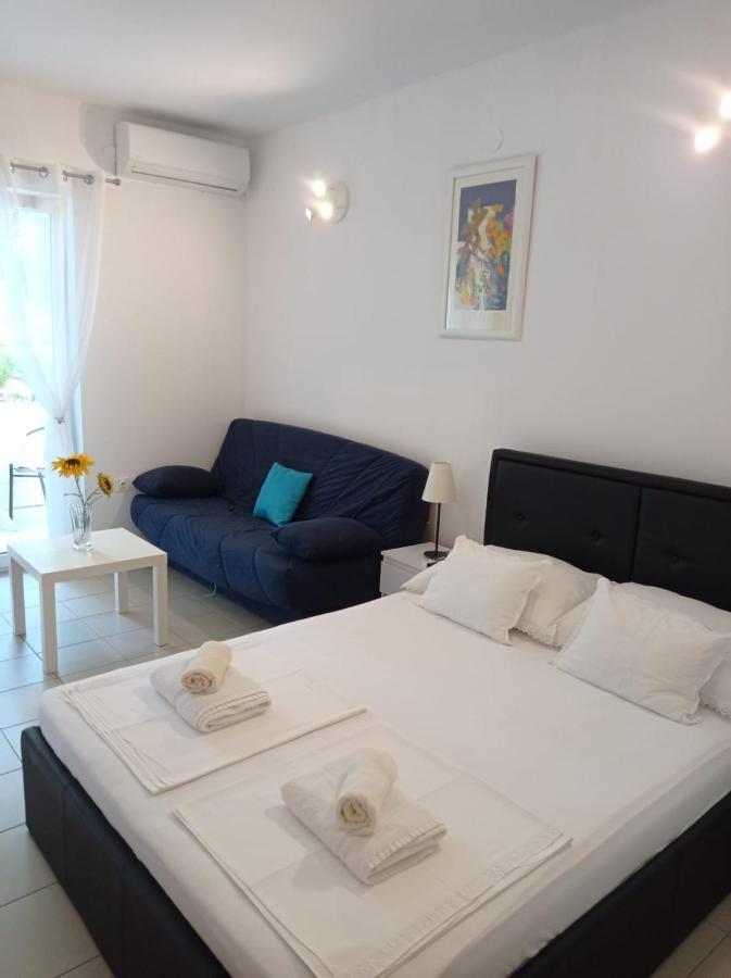 Nemira Beach Apartments Omiš Extérieur photo