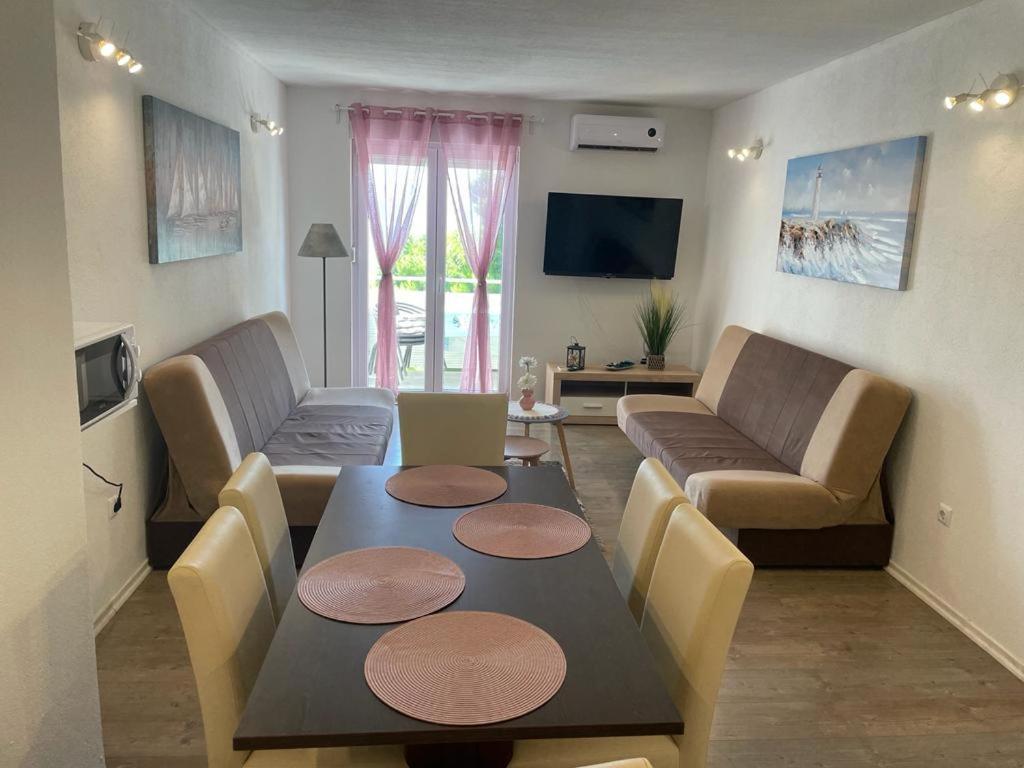Nemira Beach Apartments Omiš Extérieur photo
