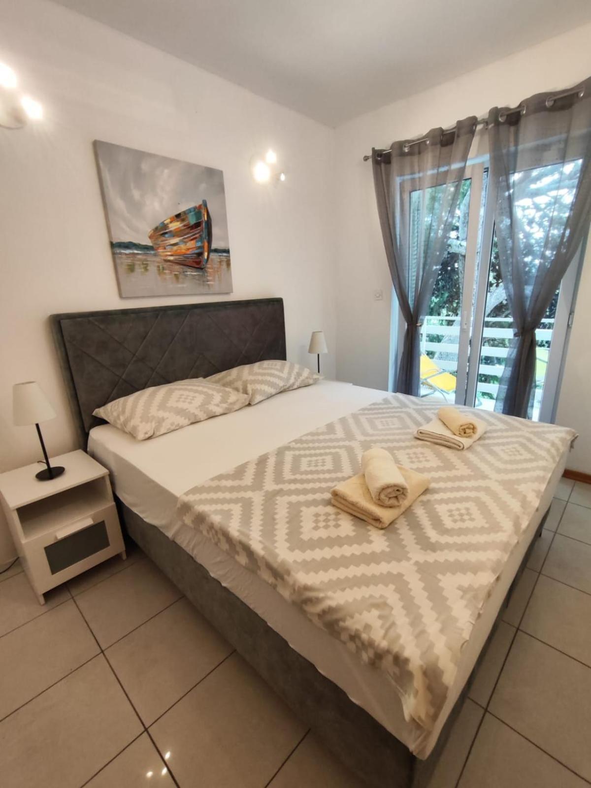 Nemira Beach Apartments Omiš Extérieur photo