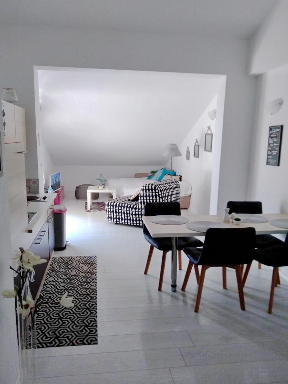 Nemira Beach Apartments Omiš Extérieur photo