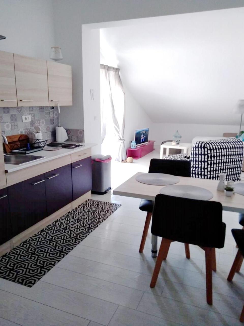 Nemira Beach Apartments Omiš Extérieur photo